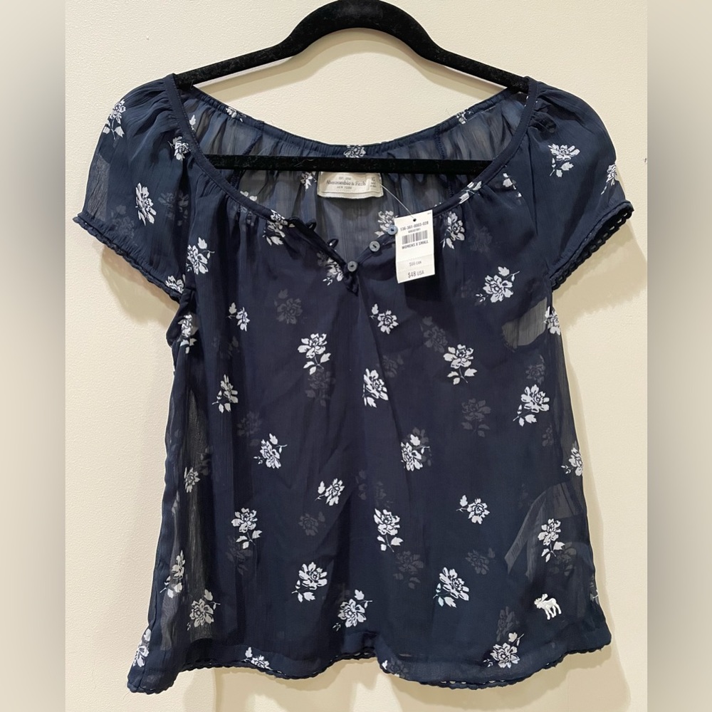 NEW Abercrombie and fitch navy floral blouse
